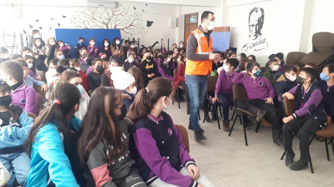 İş Güvenliği Uzmanı Ercan KOCAADA tarafından okulumuz öğrenci ve öğretmenlerine seminer düzenlendi.